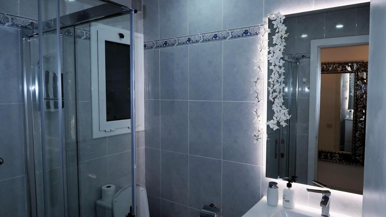 Entire , 2 Bedrooms Newly Remodeled Center Barcelona Apartament